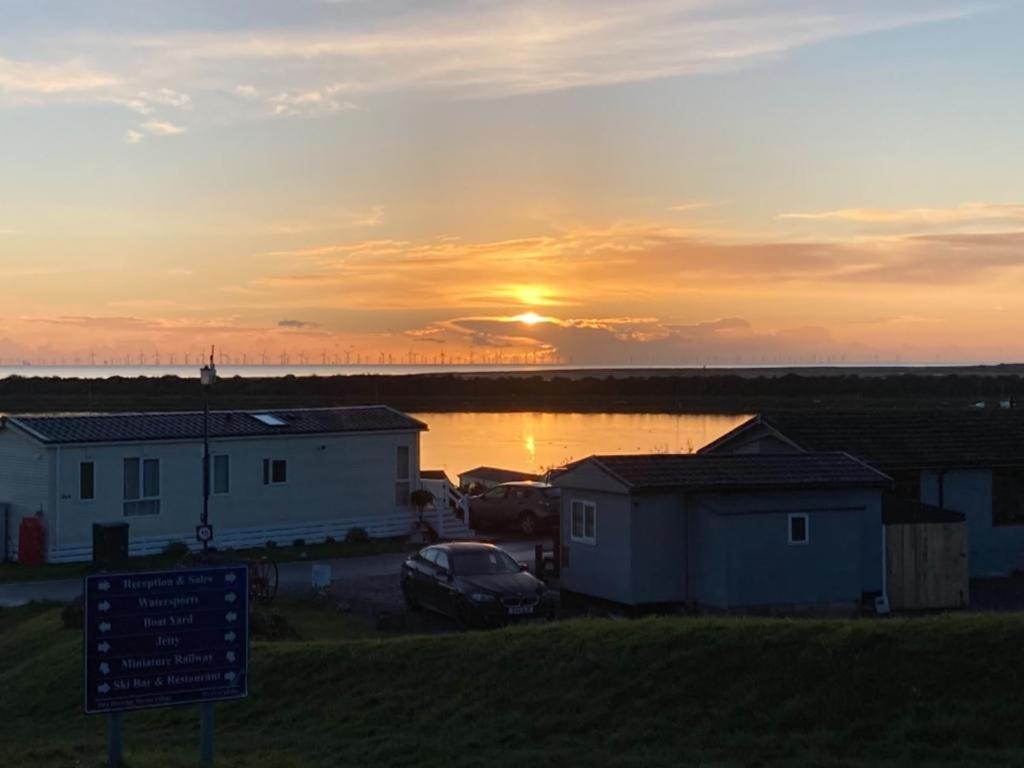 Kingdom Holiday Park - Parrot Millom Bagian luar foto