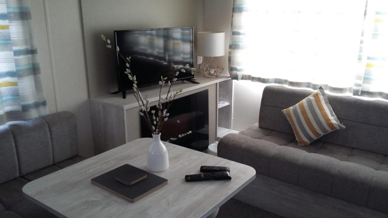 Kingdom Holiday Park - Parrot Millom Bagian luar foto