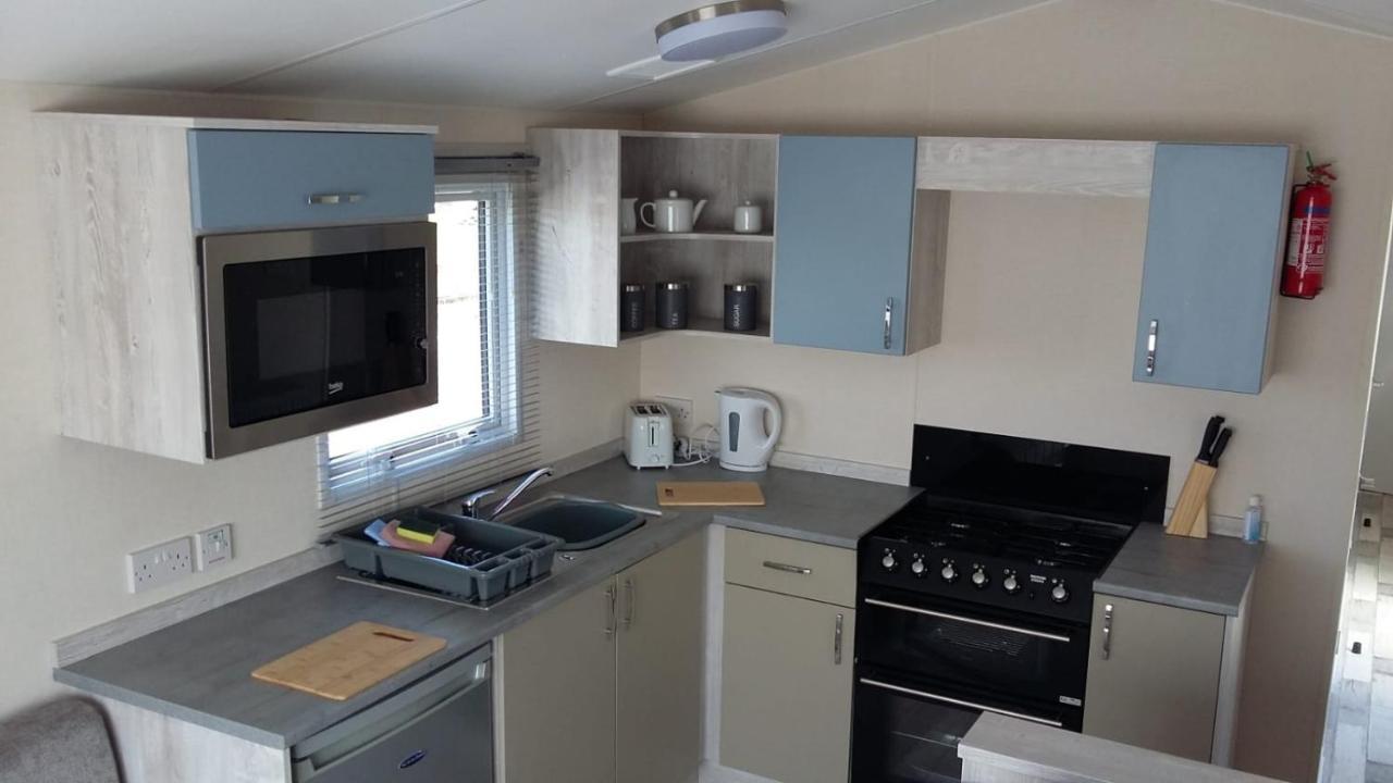 Kingdom Holiday Park - Parrot Millom Bagian luar foto
